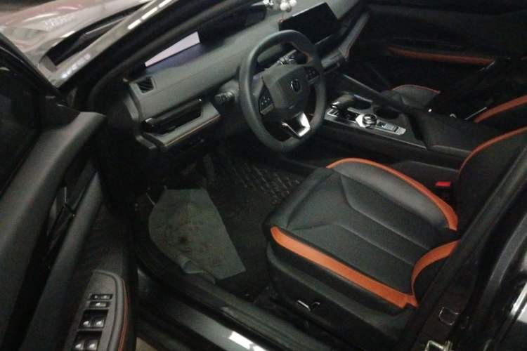 Used CHANGAN UNI-V 2023 1.5T Prestige Model Interior 3