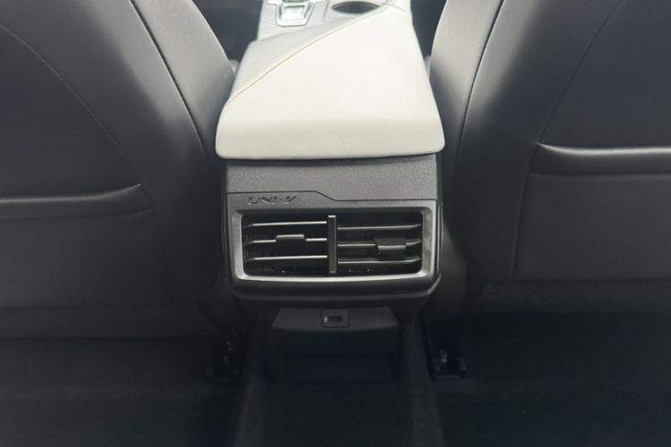 Used CHANGAN UNI-V 2023 1.5T Premium Model Interior 6