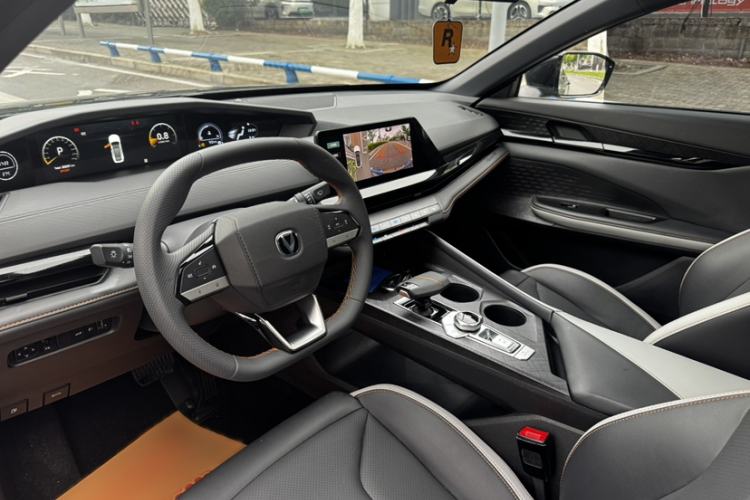 Used CHANGAN UNI-V 2023 1.5T Premium Model Interior 7