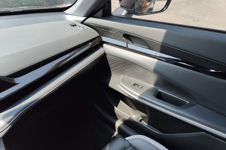 Used CHANGAN UNI-V 2023 1.5T Prestige Model Interior 8