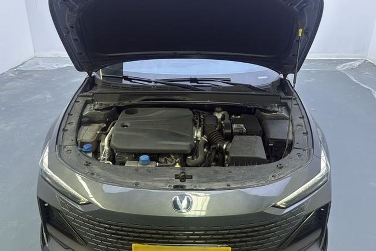 Used CHANGAN UNI-V 2023 1.5T Sport Edition Interior 8