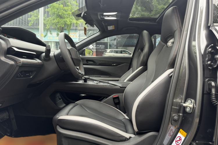 Used CHANGAN UNI-V 2023 1.5T Premium Model Interior 8
