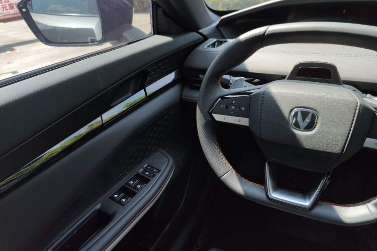 Used CHANGAN UNI-V 2023 1.5T Prestige Model Interior 9