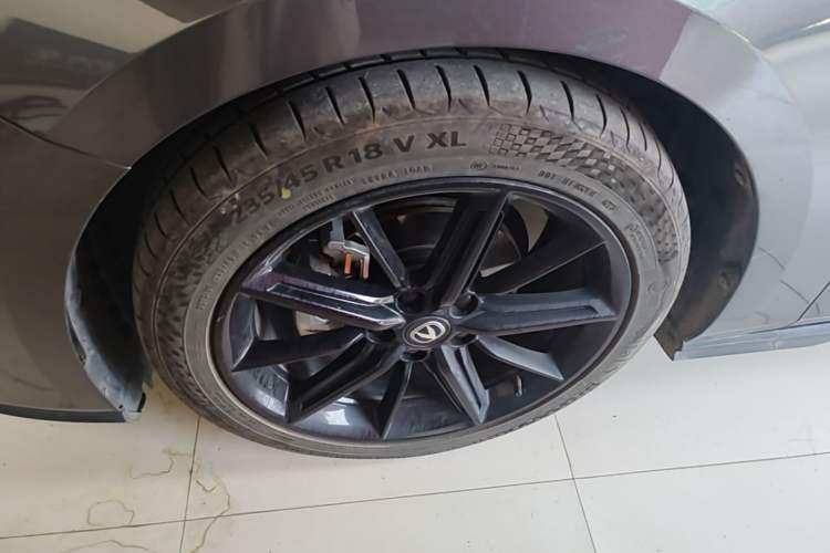 Used CHANGAN UNI-V 2023 1.5T Prestige Model Left Front Wheel Hub