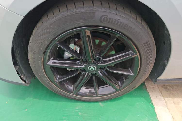 Used CHANGAN UNI-V 2023 1.5T Prestige Model Left Front Wheel Hub