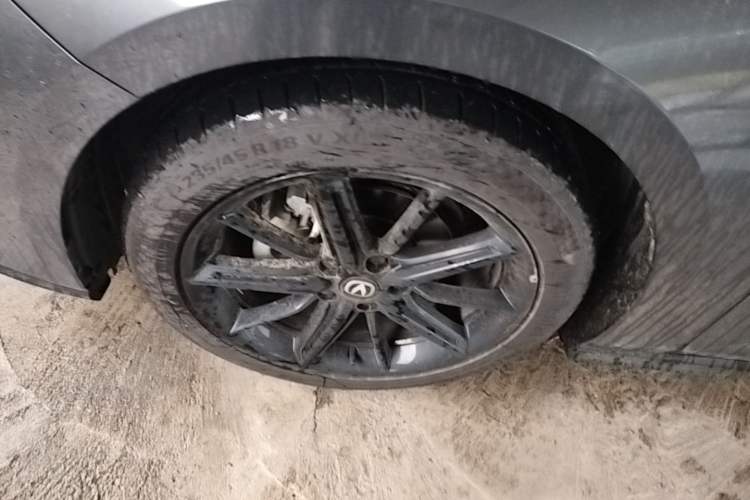 Used CHANGAN UNI-V 2023 1.5T Prestige Model Left Front Wheel Hub