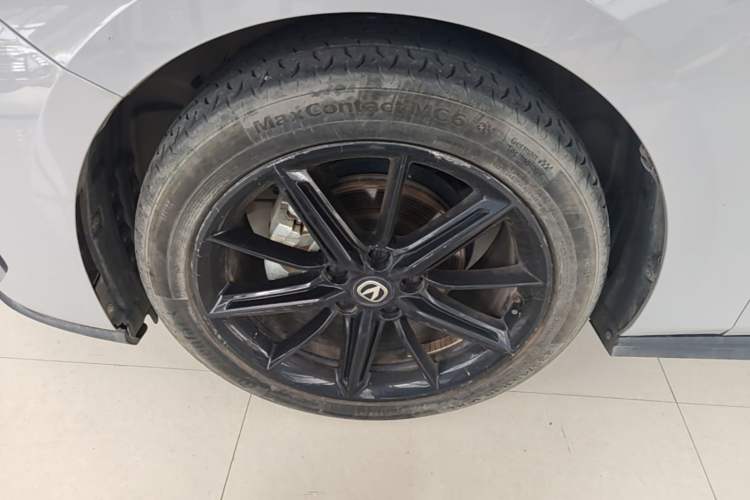 Used CHANGAN UNI-V 2023 1.5T Prestige Model Left Front Wheel Hub