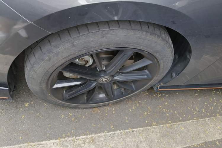 Used CHANGAN UNI-V 2023 2.0T Leading-Speed Edition Left Front Wheel Hub