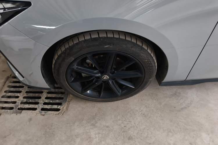 Used CHANGAN UNI-V 2023 1.5T Prestige Model Left Front Wheel Hub