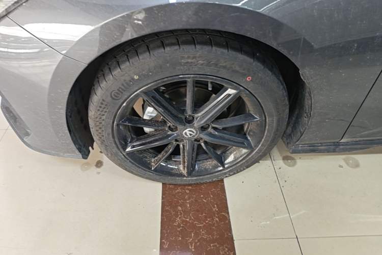 Used CHANGAN UNI-V 2023 1.5T Prestige Model Left Front Wheel Hub