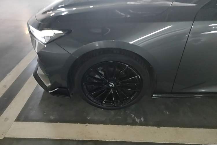 Used CHANGAN UNI-V 2023 1.5T Sport Edition Left Front Wheel Hub
