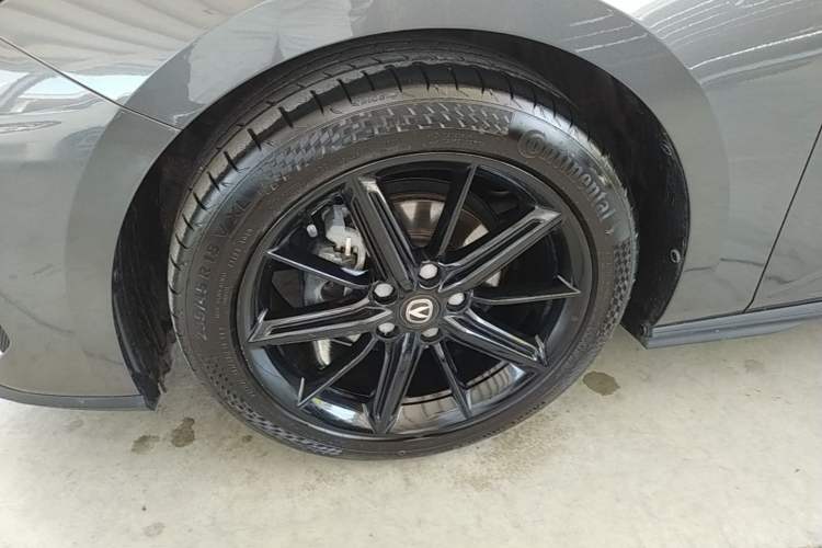 Used CHANGAN UNI-V 2023 1.5T Prestige Model Left Front Wheel Hub