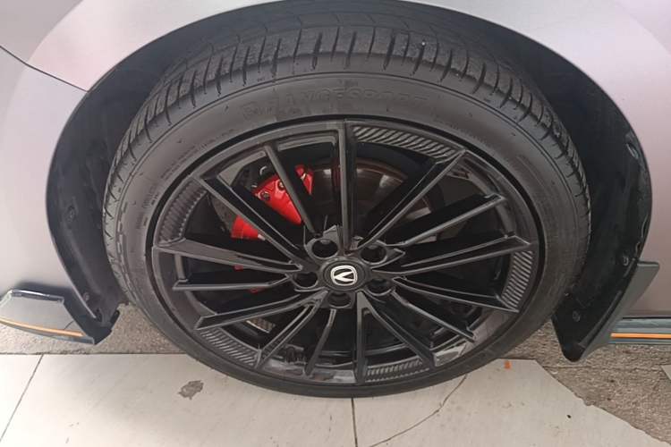 Used CHANGAN UNI-V 2023 1.5T Sport Edition Left Front Wheel Hub