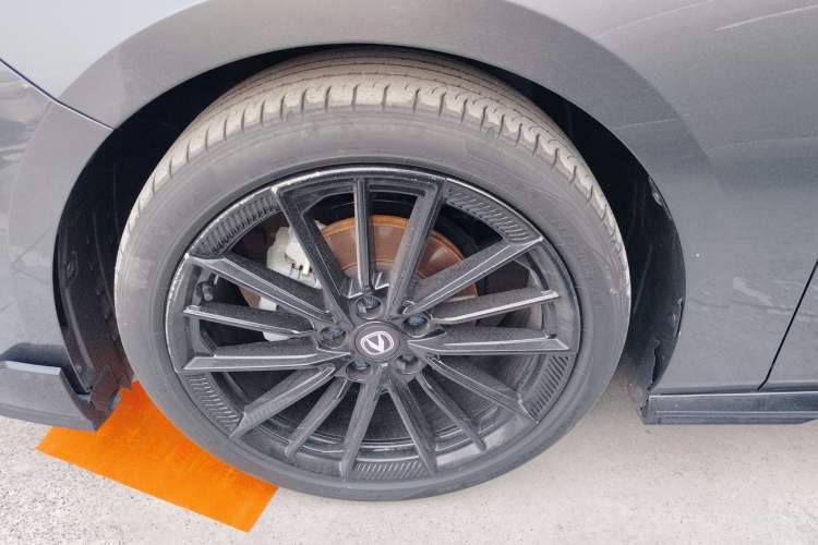 Used CHANGAN UNI-V 2023 1.5T Sport Edition Left Front Wheel Hub