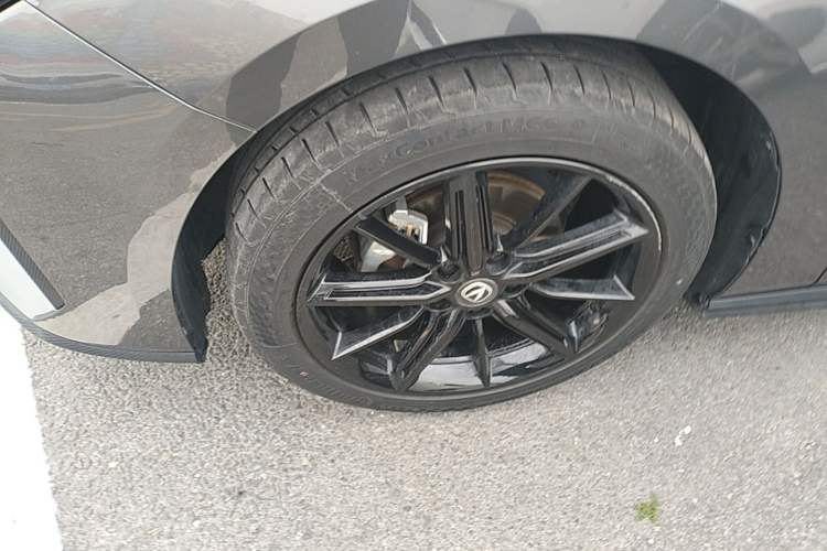Used CHANGAN UNI-V 2023 1.5T Prestige Model Left Front Wheel Hub