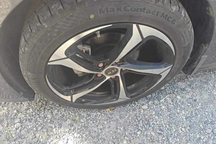 Used CHANGAN UNI-V 2023 1.5T Premium Model Left Front Wheel Hub