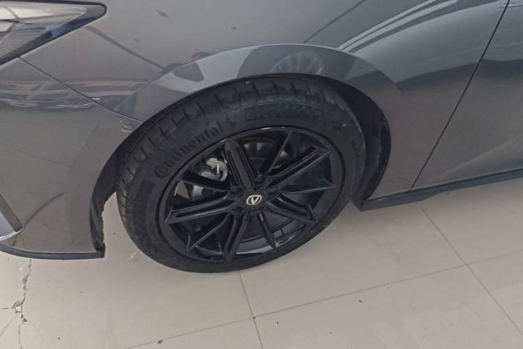 Used CHANGAN UNI-V 2023 1.5T Prestige Model Left Front Wheel Hub