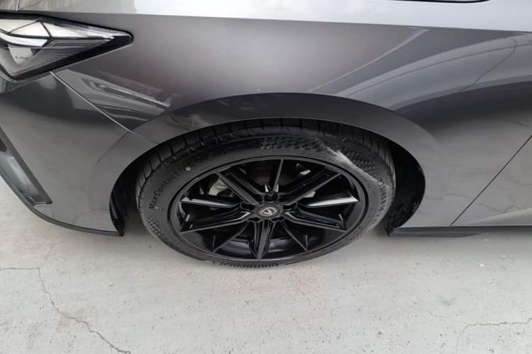 Used CHANGAN UNI-V 2023 1.5T Premium Model Left Front Wheel Hub