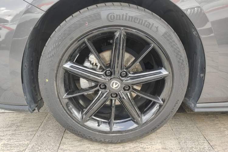 Used CHANGAN UNI-V 2023 1.5T Prestige Model Left Front Wheel Hub