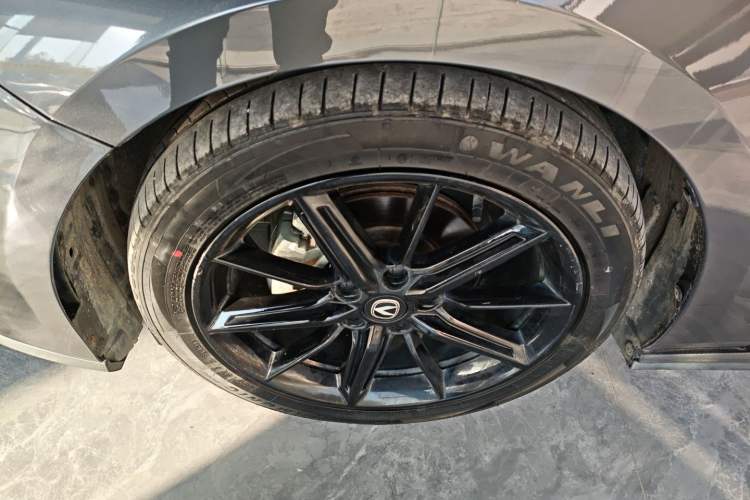Used CHANGAN UNI-V 2023 1.5T Prestige Model Left Front Wheel Hub