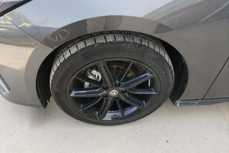 Used CHANGAN UNI-V 2023 1.5T Prestige Model Left Front Wheel Hub