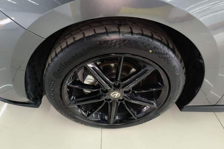 Used CHANGAN UNI-V 2023 1.5T Prestige Model Left Front Wheel Hub