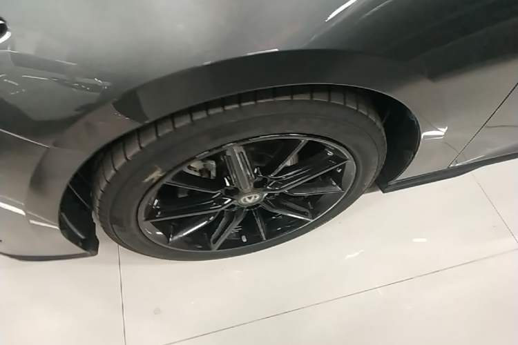 Used CHANGAN UNI-V 2023 1.5T Prestige Model Left Front Wheel Hub