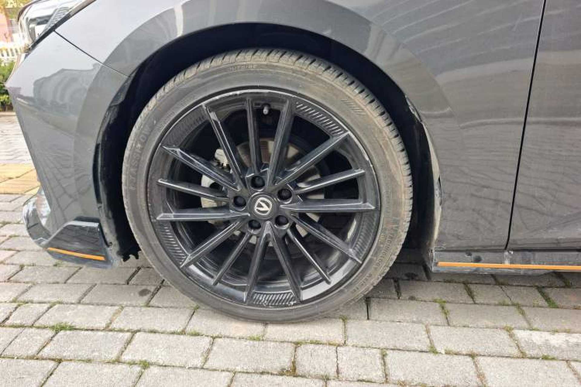 Used CHANGAN UNI-V 2023 1.5T Sport Edition Left Front Wheel Hub