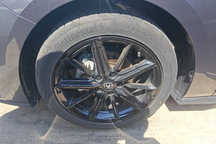 Used CHANGAN UNI-V 2023 1.5T Premium Model Left Front Wheel Hub