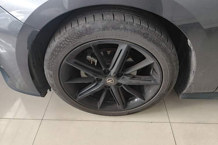 Used CHANGAN UNI-V 2023 1.5T Prestige Model Left Front Wheel Hub