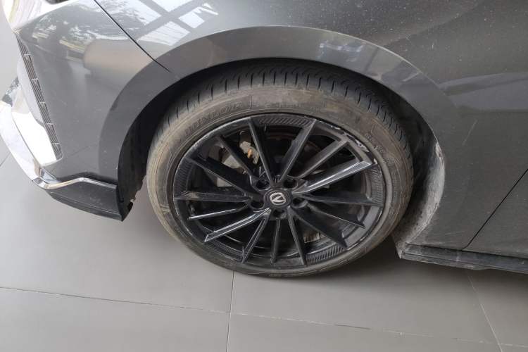 Used CHANGAN UNI-V 2023 1.5T Sport Edition Left Front Wheel Hub
