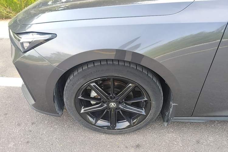 Used CHANGAN UNI-V 2023 1.5T Prestige Model Left Front Wheel Hub