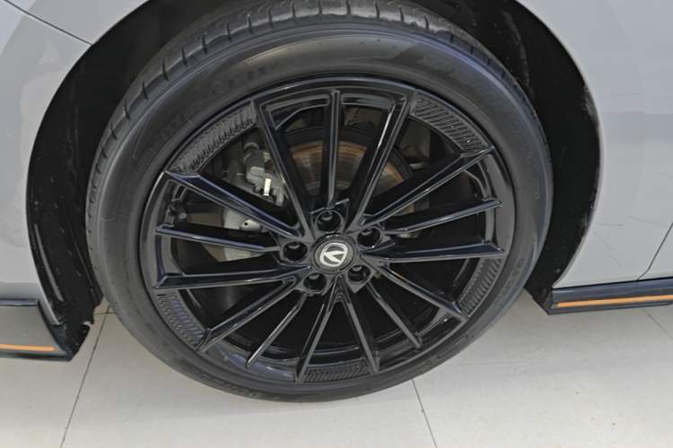 Used CHANGAN UNI-V 2023 1.5T Sport Edition Left Front Wheel Hub