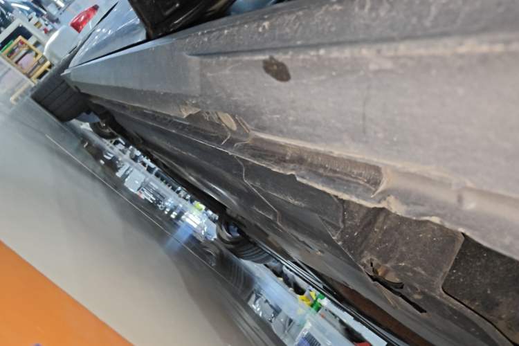 Used CHANGAN UNI-V 2023 1.5T Prestige Model Left Side Sill