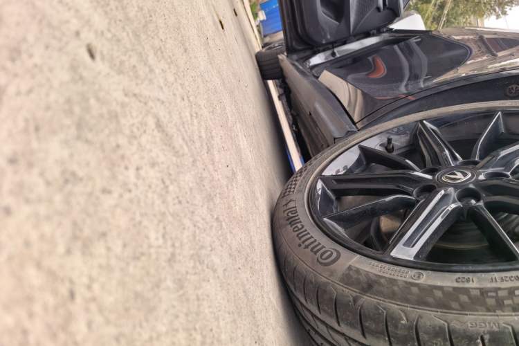 Used CHANGAN UNI-V 2023 1.5T Prestige Model Left Side Sill