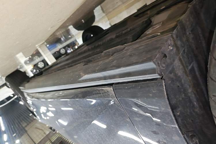 Used CHANGAN UNI-V 2023 1.5T Prestige Model Left Side Sill