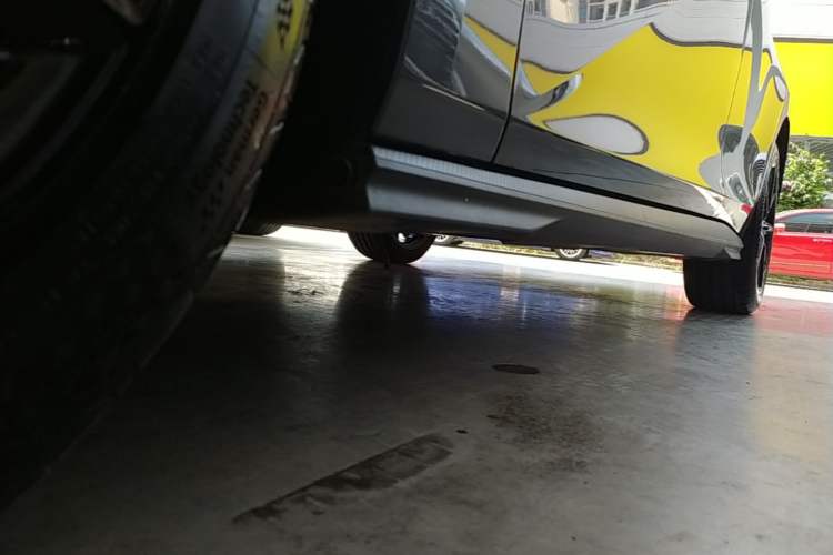 Used CHANGAN UNI-V 2023 1.5T Prestige Model Left Side Sill