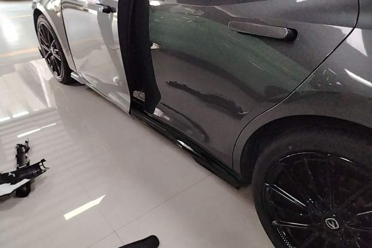 Used CHANGAN UNI-V 2023 1.5T Sport Edition Left Side Sill