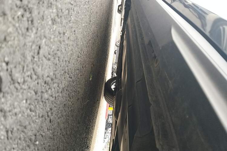 Used CHANGAN UNI-V 2023 1.5T Prestige Model Left Side Sill