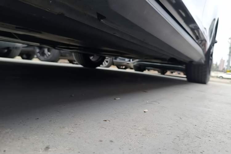 Used CHANGAN UNI-V 2023 1.5T Premium Model Left Side Sill