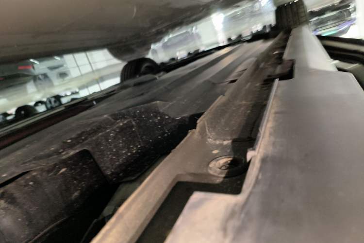 Used CHANGAN UNI-V 2023 1.5T Prestige Model Left Side Sill