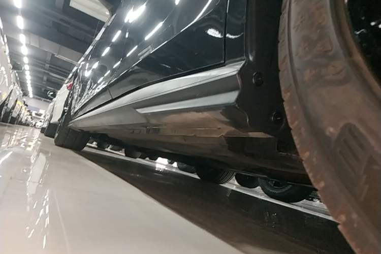 Used CHANGAN UNI-V 2023 1.5T Prestige Model Left Side Sill