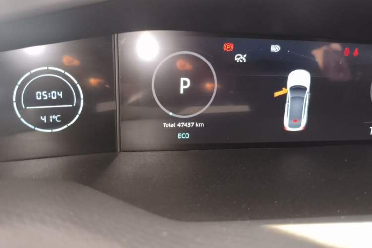 Used CHANGAN UNI-V 2023 1.5T Prestige Model Odometer Close Up