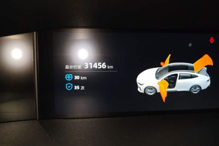 Used CHANGAN UNI-V 2023 2.0T Leading-Speed Edition Odometer Close Up