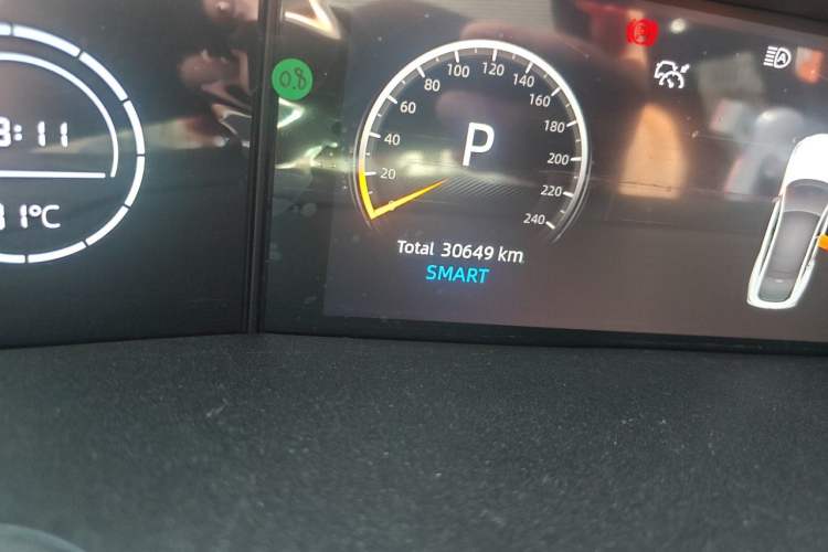 Used CHANGAN UNI-V 2023 1.5T Sport Edition Odometer Close Up