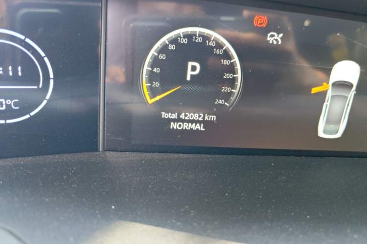 Used CHANGAN UNI-V 2023 1.5T Prestige Model Odometer Close Up