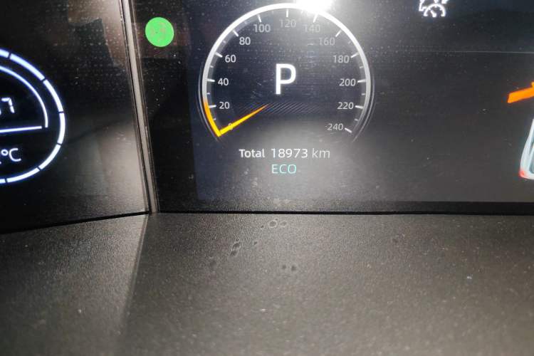 Used CHANGAN UNI-V 2023 1.5T Sport Edition Odometer Close Up