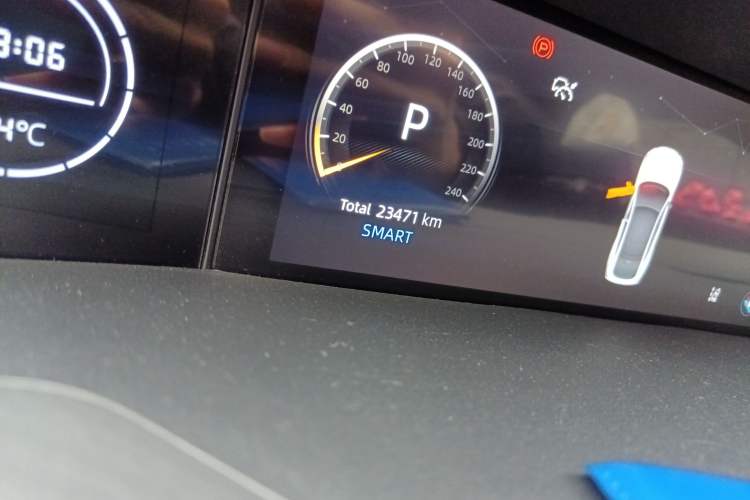 Used CHANGAN UNI-V 2023 1.5T Sport Edition Odometer Close Up