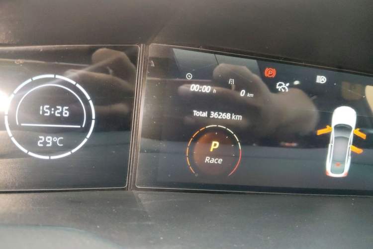 Used CHANGAN UNI-V 2023 1.5T Sport Edition Odometer Close Up