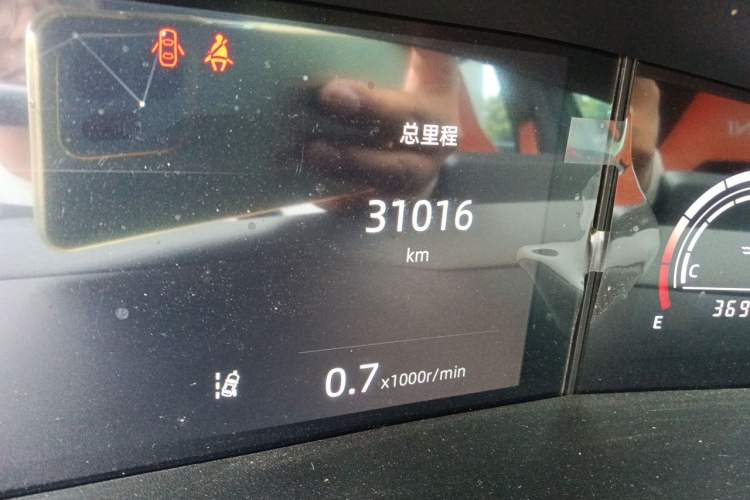 Used CHANGAN UNI-V 2023 1.5T Prestige Model Odometer Close Up